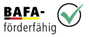 BAFA-förderfähiger Text mit deutschem Flaggenmotiv und grünem Haken in schwarzem Kreis auf weißem Hintergrund.